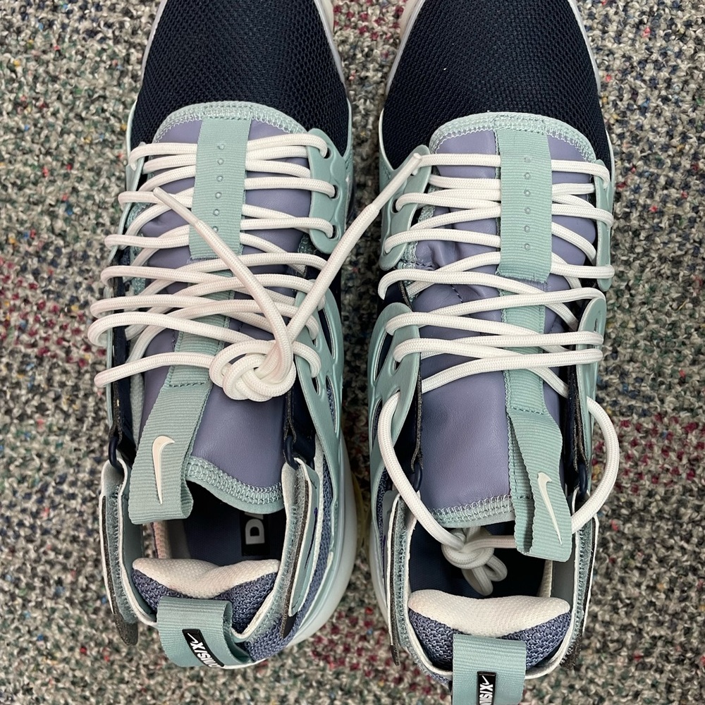 Nike - Picture 4 of 7